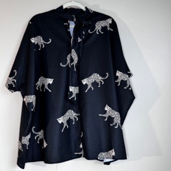 Pixi + Ivy Leopard One Size Top high Collar with Tie Animal Print Oversized Boxy - Picture 3 of 5